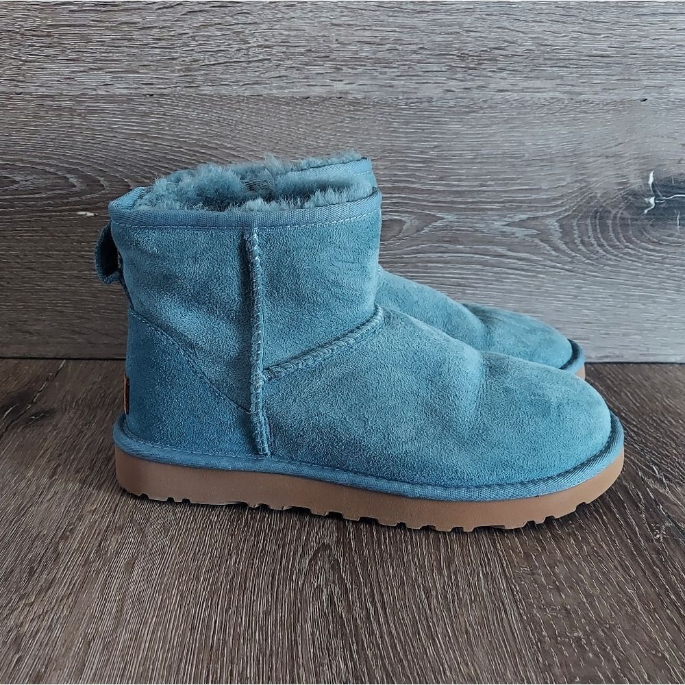 UGG Classic Mini II Boot Size 6